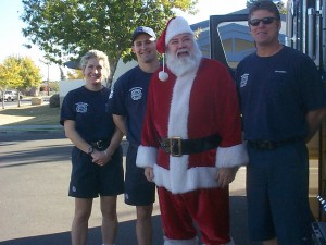 Santa and firemen 00002